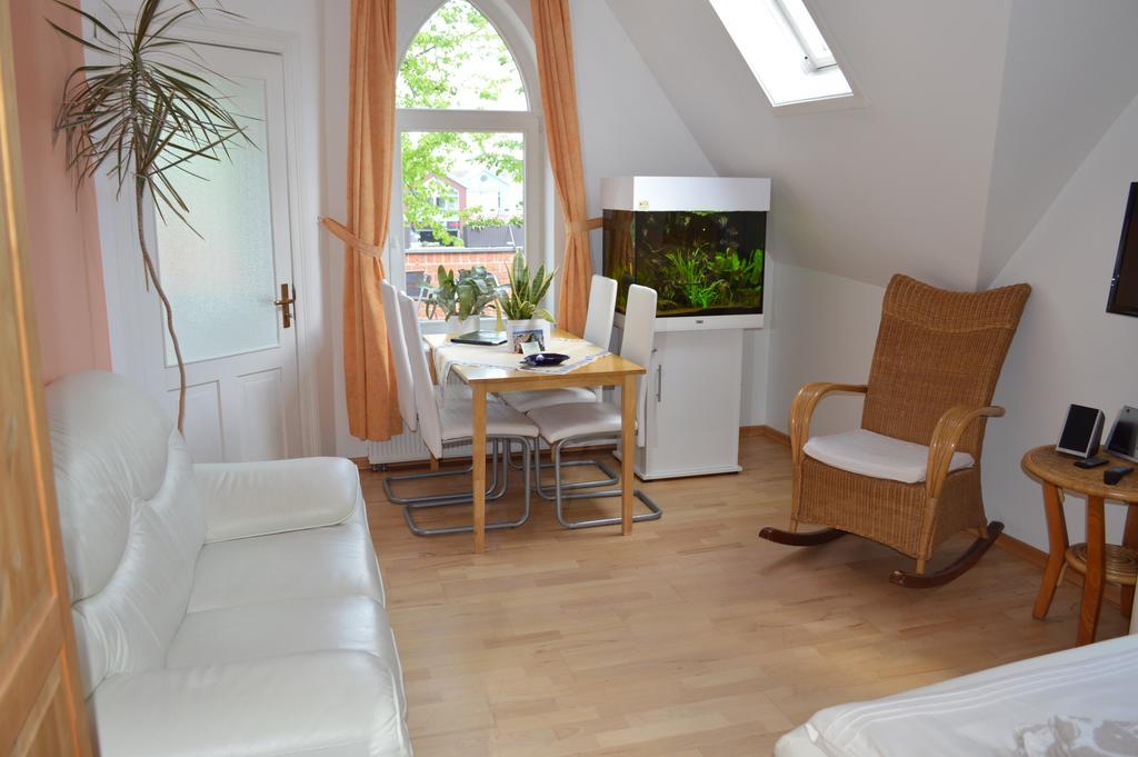 Twee Linden Warnemuende Zentrum Rostock Luaran gambar